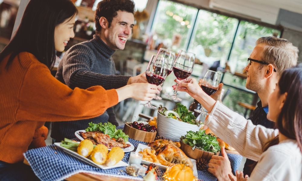 5 Tips for Hosting a Friendsgiving Party