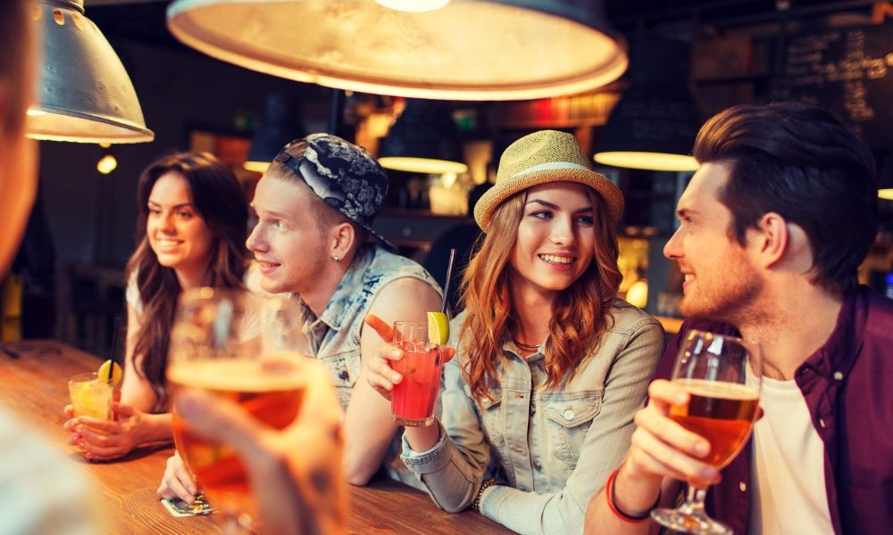 How to Market Your Bar and Bring in New Patrons ” /></p> <div id=